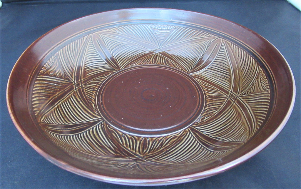 Doulton Lambeth salt glazed stoneware dish by Agnete Hoy, 1952-1956