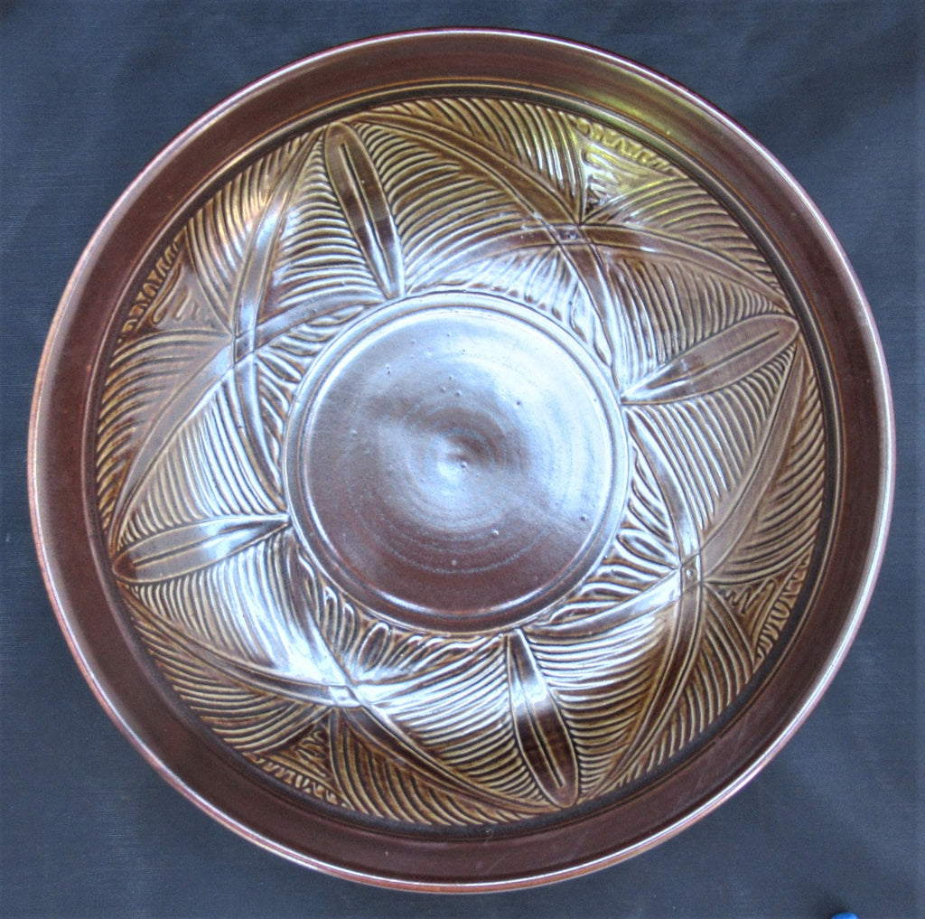 Doulton Lambeth salt glazed stoneware dish by Agnete Hoy, 1952-1956