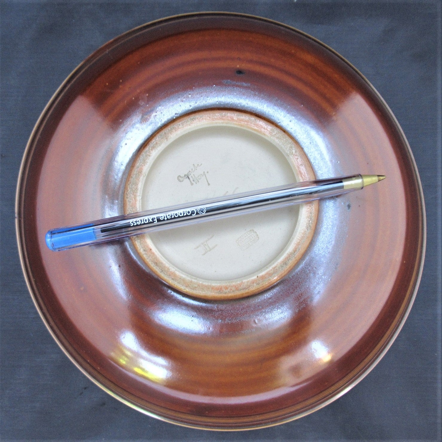 Doulton Lambeth salt glazed stoneware dish by Agnete Hoy, 1952-1956
