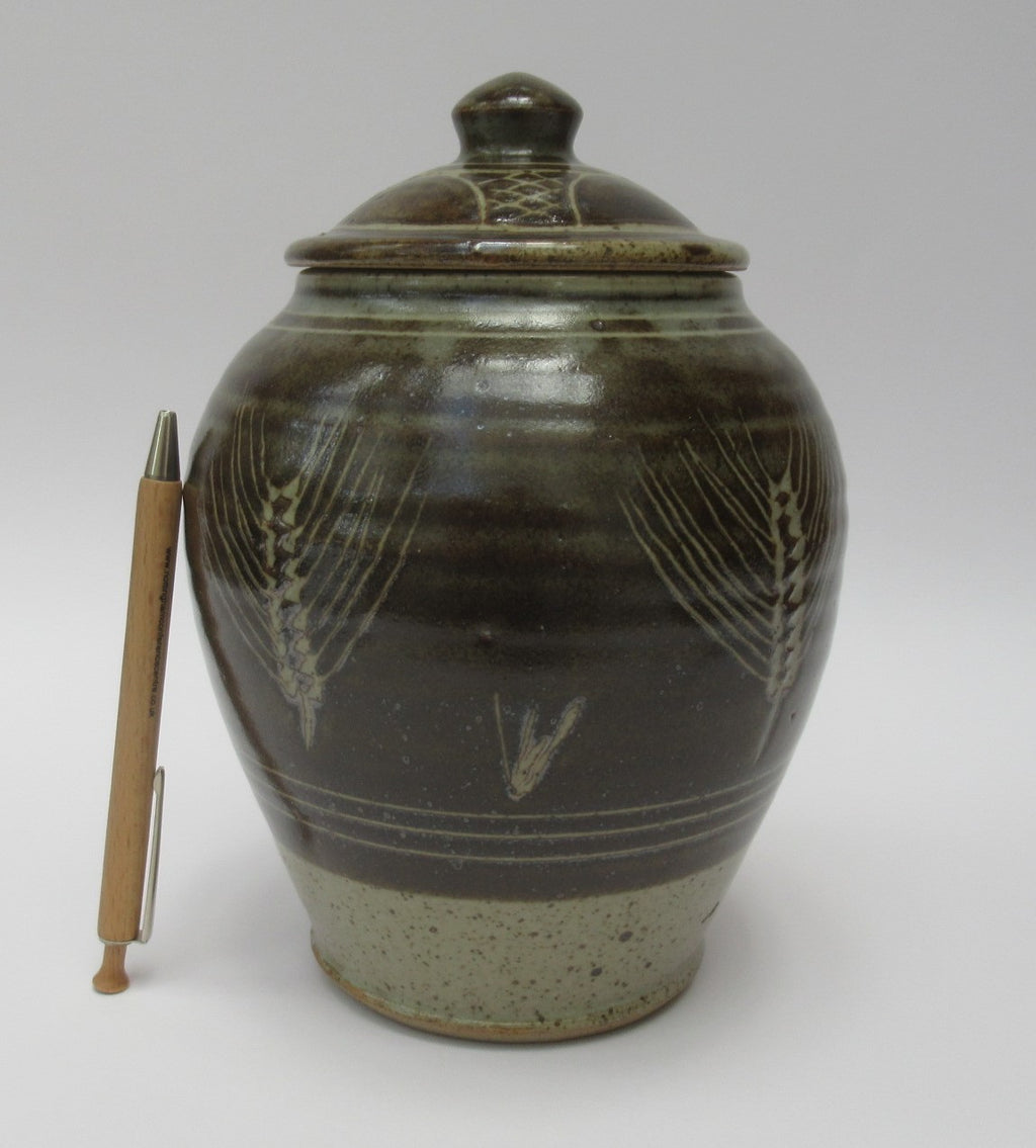 Chris Lewis, British studio pottery stoneware jar and cover, c1985