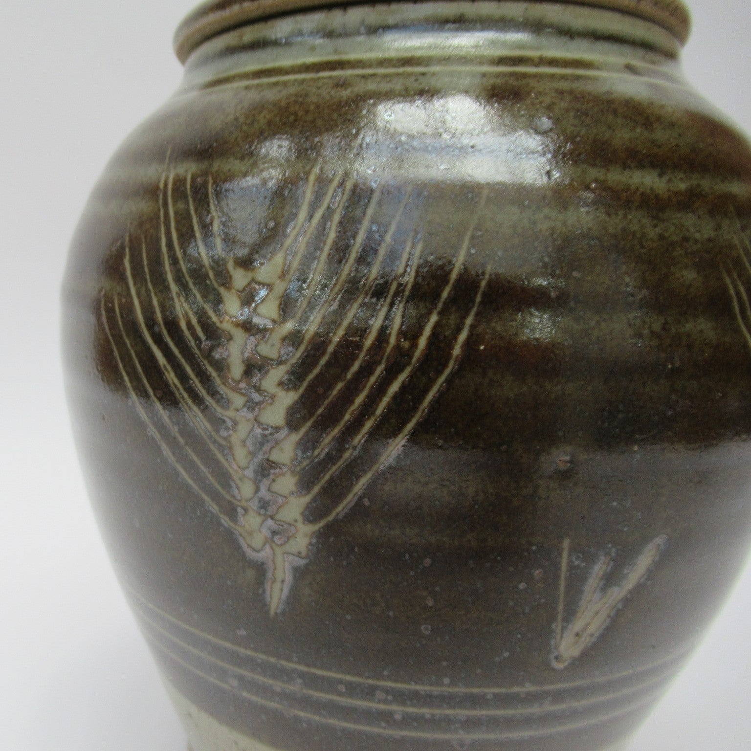 Chris Lewis, British studio pottery stoneware jar and cover, c1985