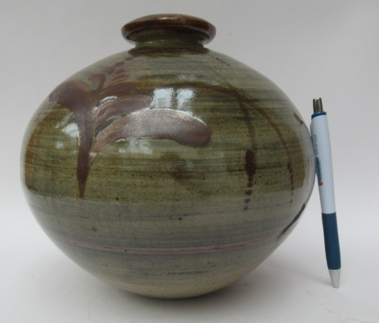 David Leach, Lowerdown pottery, large studio pottery jar, foxglove decoration, c1985