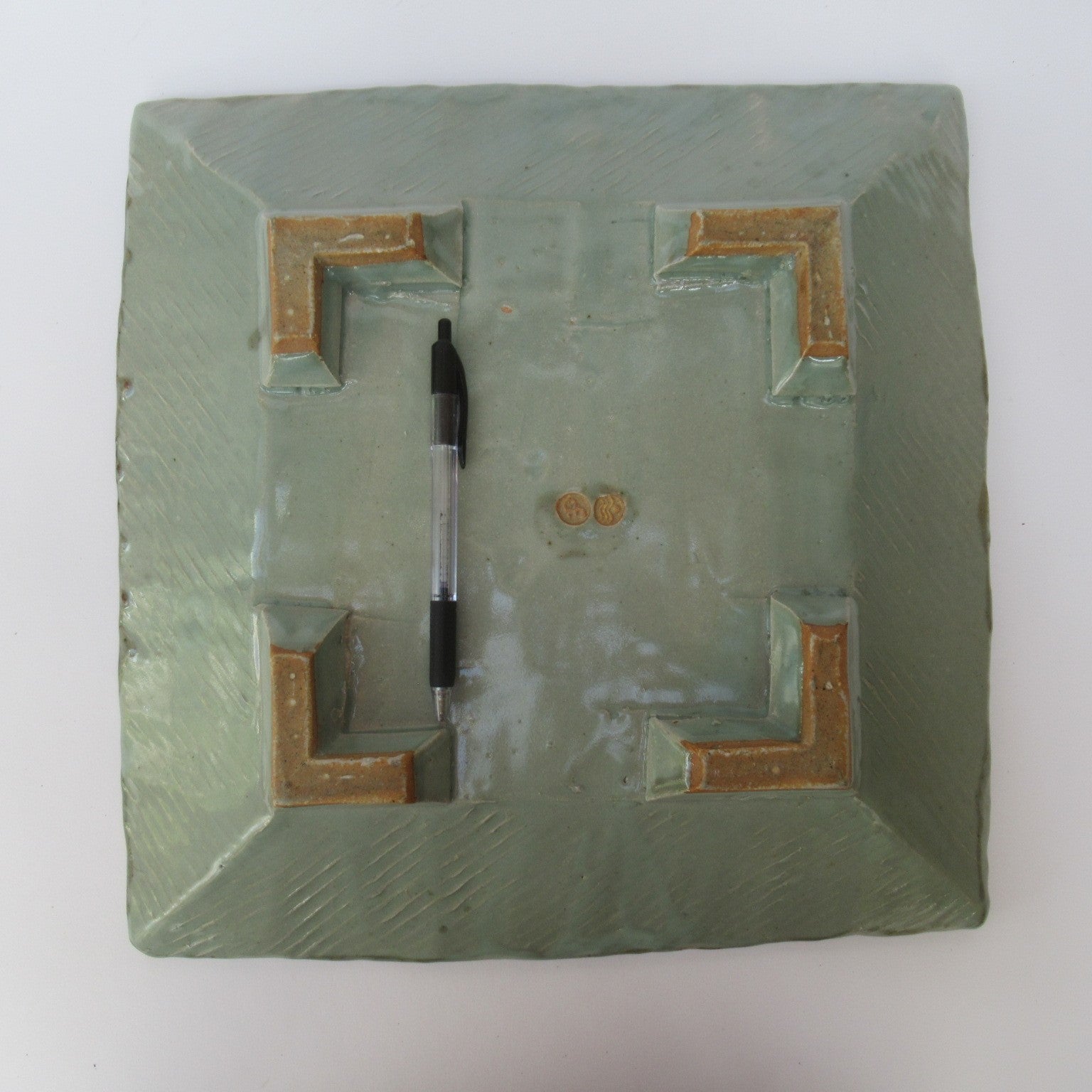 David Frith, Brookhouse Pottery, large stoneware square footed dish, c1990