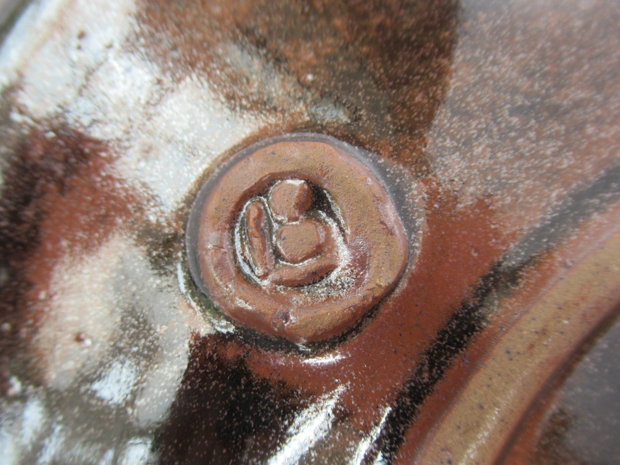 Liz Bowe studio pottery reduction fired stoneware dish or plate, c2010