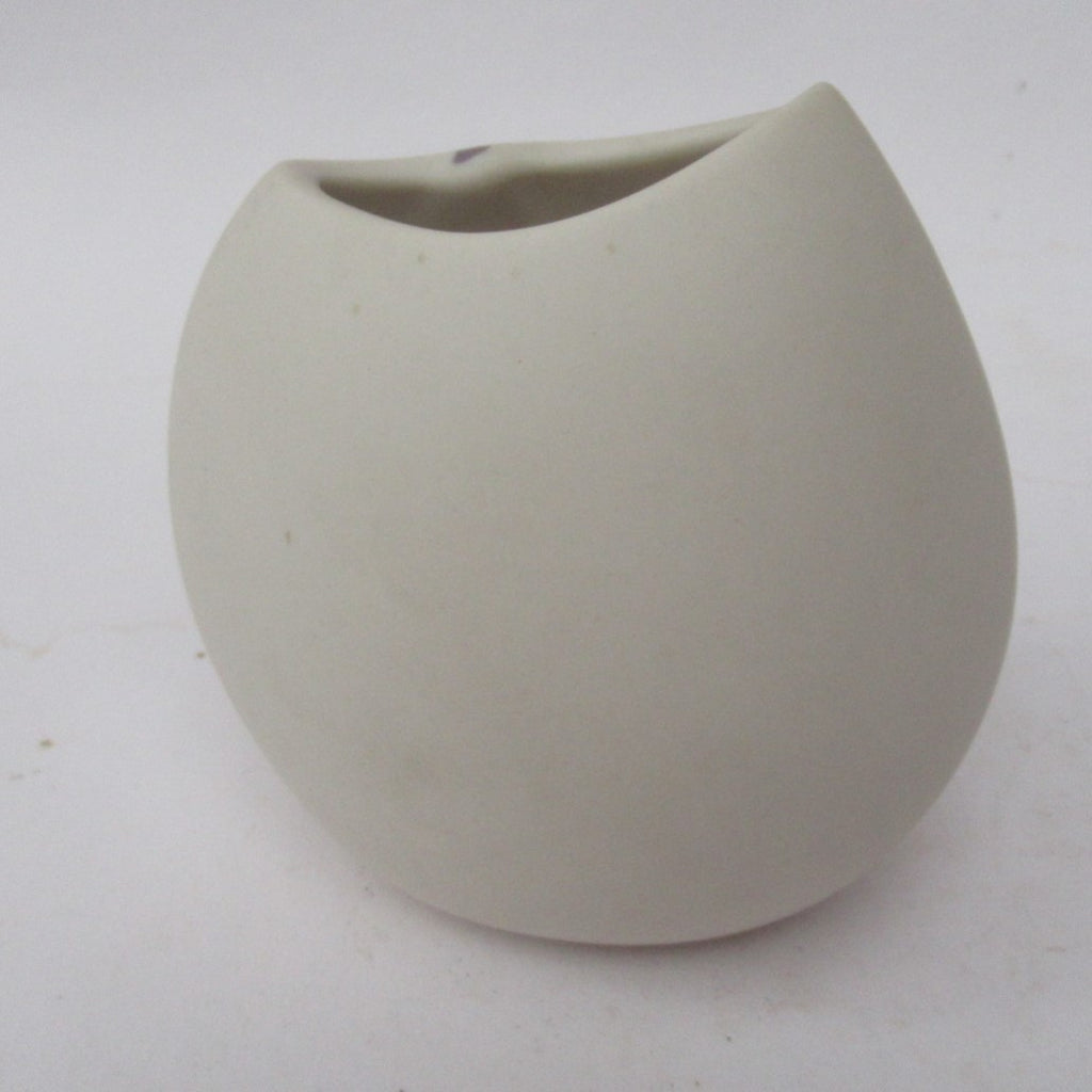 Sue Dyer, British studio pottery porcelain Mishima inlay small vessel, c2000
