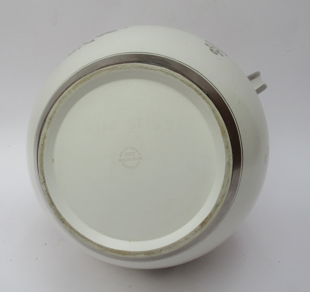 Large Wedgwood bicentenary vase designed 1930 by Louise Powell, issued c1950