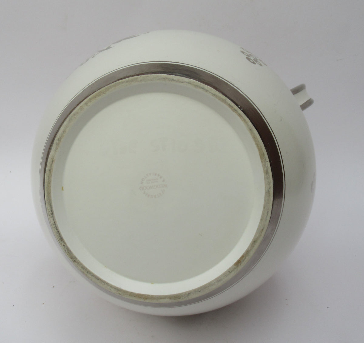 Large Wedgwood bicentenary vase designed 1930 by Louise Powell, issued c1950