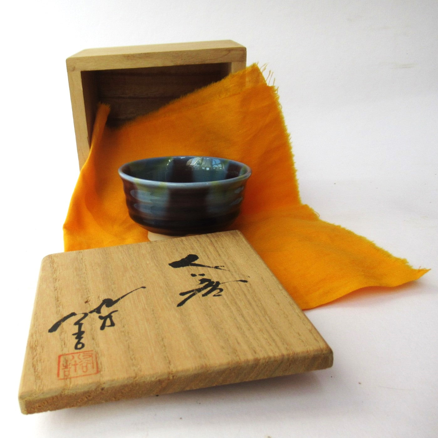 Yasokichi Tokuda, 3rd Generation, Kutani ware porcelain sake cup, c2000